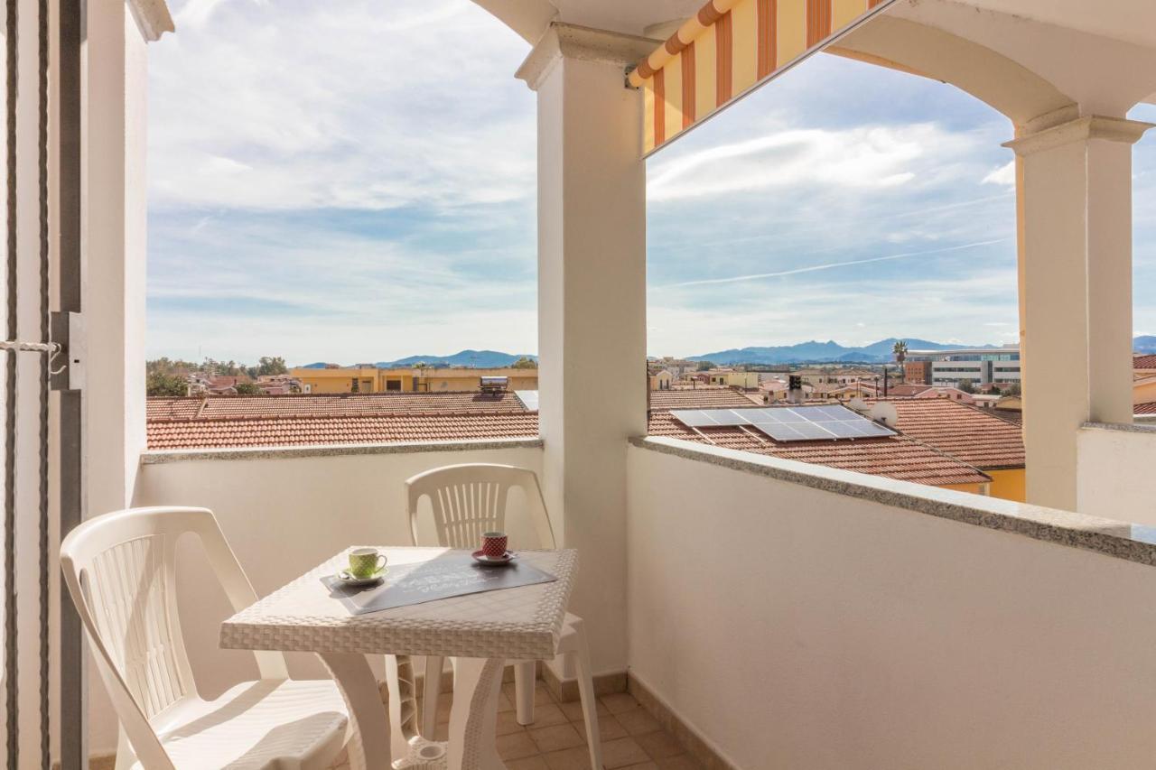 Bright Flat With Terrace & Private Parking! Olbia